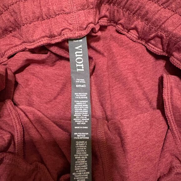 Vuori Halo Performance Short Small in Currant Heather - Picture 4 of 5